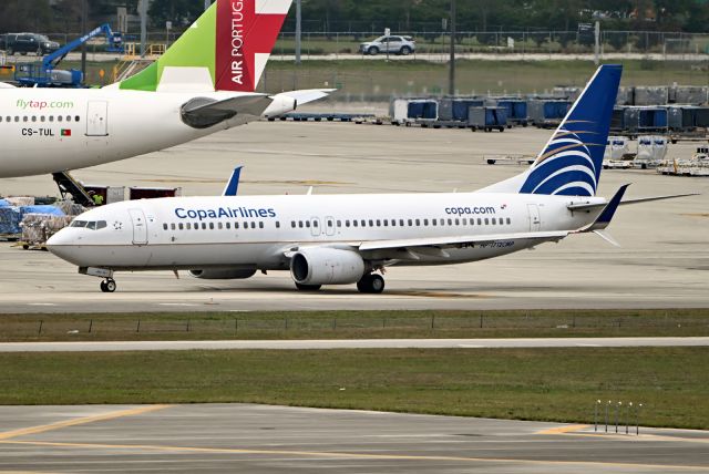 Boeing 737-800 (HP-1712CMP)