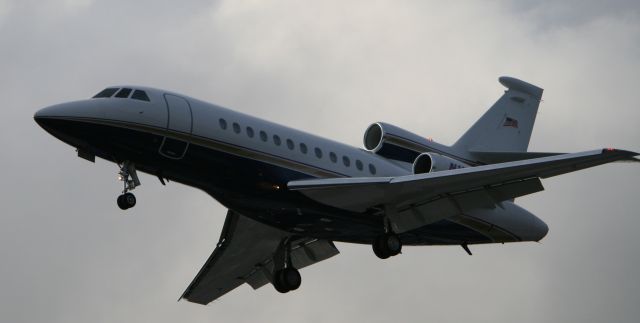 Dassault Falcon 900 (N11WM)