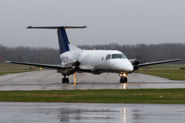 Embraer EMB-120 Brasilia (N229SW) - Brasilia taxiing out.