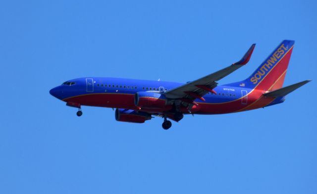 Boeing 737-700 (N707SA) - Shown here on approach is a Southwest Airlines Boeing 737-700 in the Summer of 2018.  This plane was the original prototype for the 737-700 that was delivered to Southwest in 1998.  