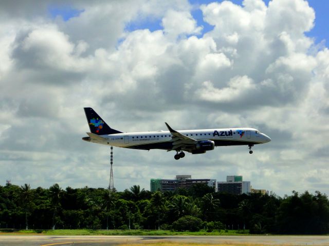 Embraer ERJ-190 (PR-AZH) - EMB-190 OF AZUL AIRLINES LANDING IN SALVADOR-BA