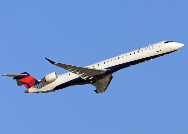 Canadair Regional Jet CRJ-900 (N549CA)