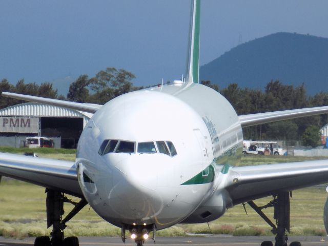 Boeing 777-200 (EI-ISB)