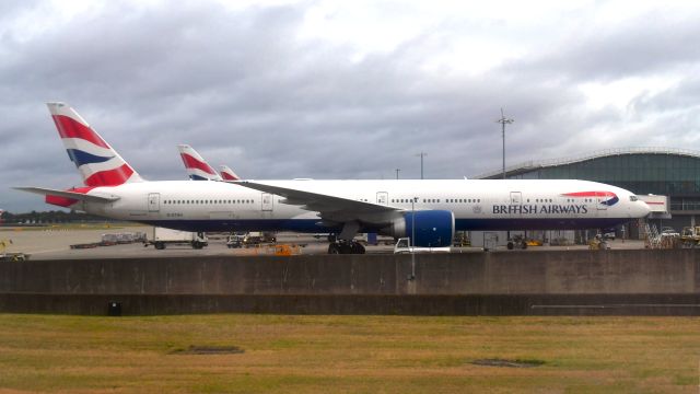 BOEING 777-300ER (G-STBH) - British Airways Boeing 777-336ER G-STBH in London Heathrow 