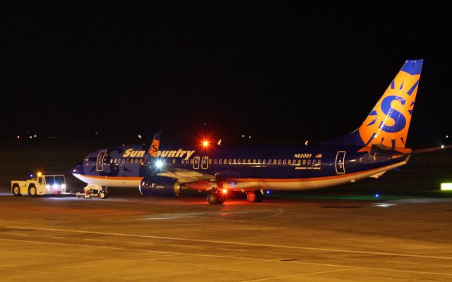 Boeing 737-800 (N820SY) - sun country b737-8 n820sy pushing back for its dep from shannon this evening 16/10/15.