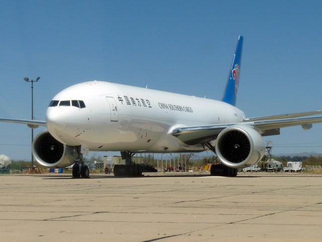 Boeing 777-200 (B-2072) - Apr. 19, 2009