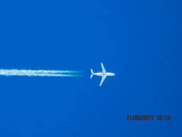 Embraer Phenom 300 —