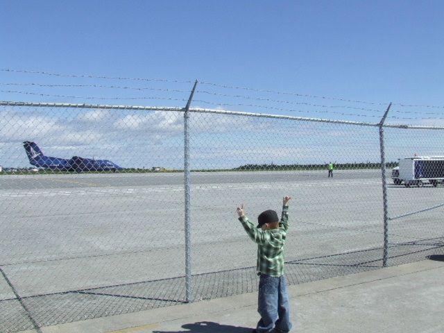 — — - How to park an airplane by a 4 year old  part2