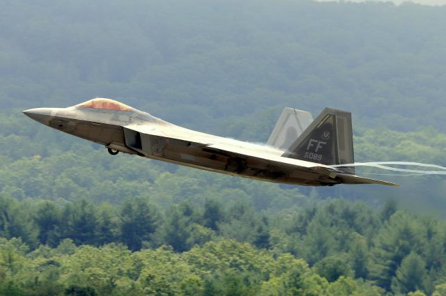 Lockheed F-22 Raptor (05-4089) - 'VIKING 2' heading out for some joint training exercises over Long Island, NY. % F-22s from Langley AFB spent the week joint training with the F-15s from the MA ANG.