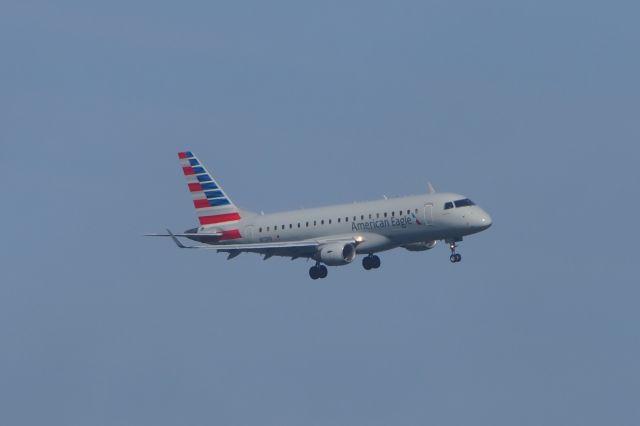 Embraer 175 (N112HQ)