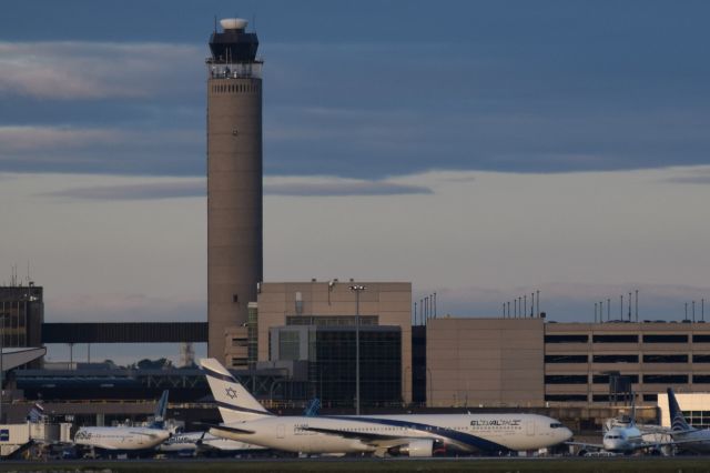 BOEING 767-300 (4X-EAR)