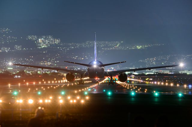 Boeing 777-200 (JA705A)