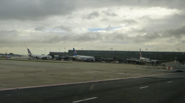 BOEING 777-300 —