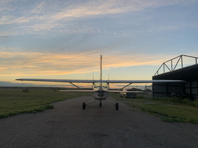Cessna Commuter (N22090) - Golden hour.