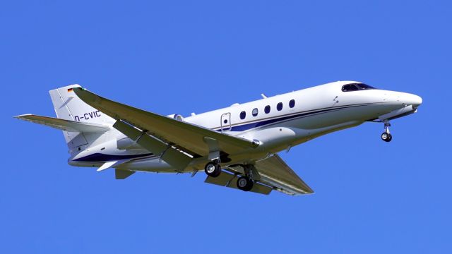 Cessna Citation Sovereign (D-CVIC) - Landing approach runway 21