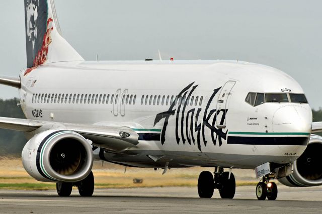 Boeing 737-800 (N532AS)