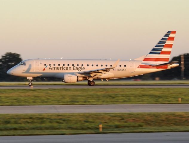 Embraer 170/175 (N765ST)