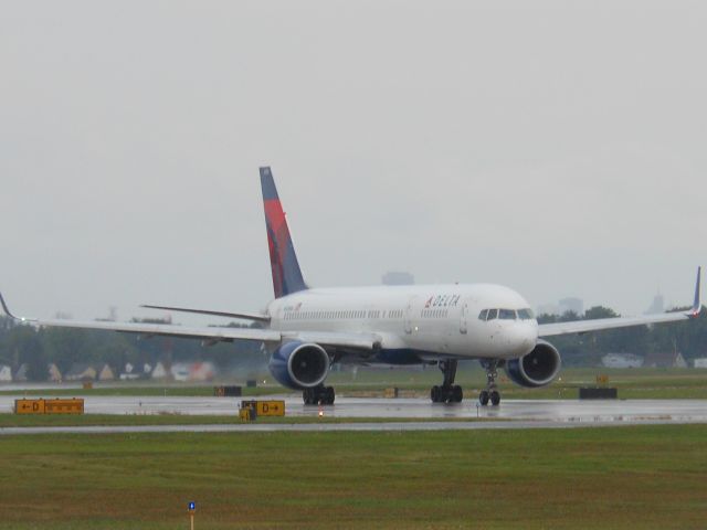 Boeing 757-200 (N555NW)