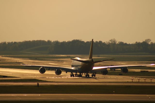 BOEING 747-8 (N851GT) - Lined up on runway 27. *STAFF PICK*