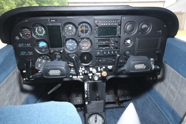 Cessna Skyhawk (N70196) - South Shore Flying Club