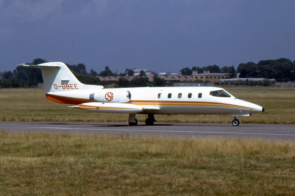 Learjet 25 (G-BBEE)