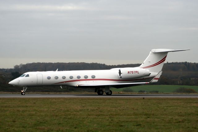 Gulfstream Aerospace Gulfstream V (N757PL) - Departing R26 on 28-Nov-11 heading for LETO.