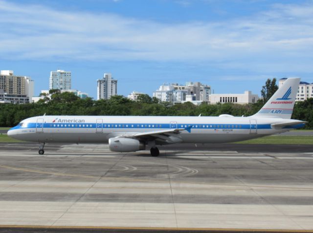 Airbus A321 (N581UW)