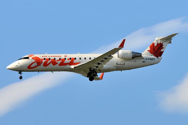 Canadair Regional Jet CRJ-100 (C-FWRT)