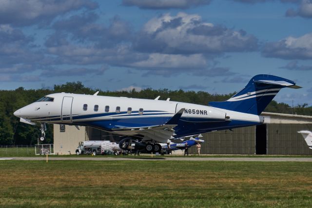 Canadair Challenger 350 (N659NR) - Departing RWY 26