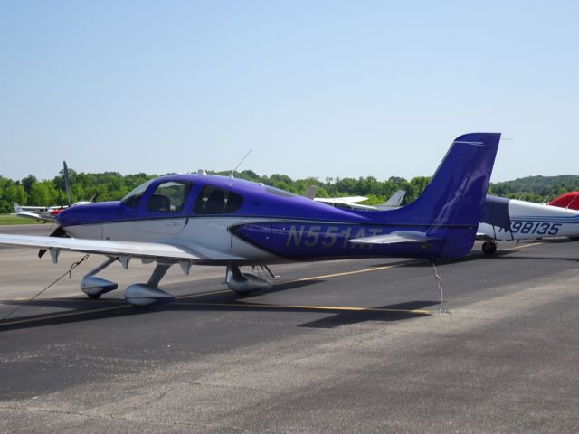 Cirrus SR-22 (N551AT)