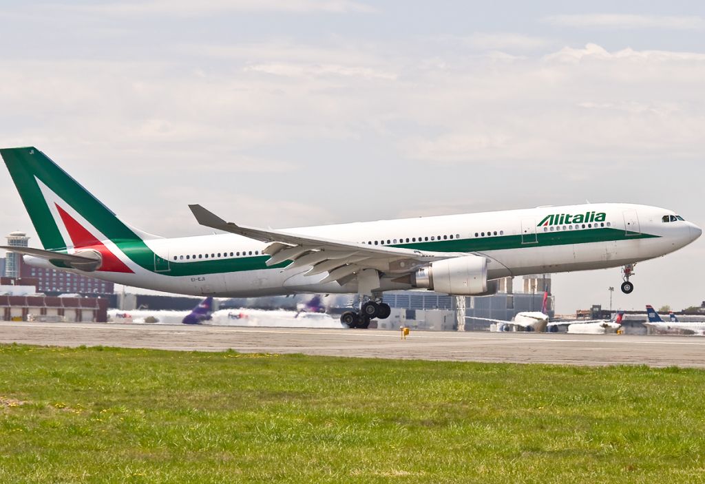 Airbus A330-200 (EI-EJI)