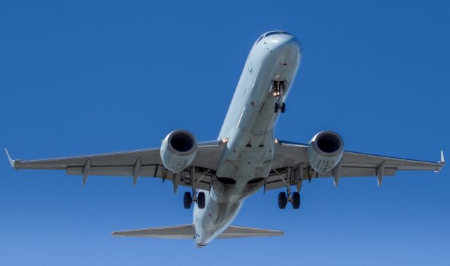 Embraer ERJ-190 (C-FNAP)