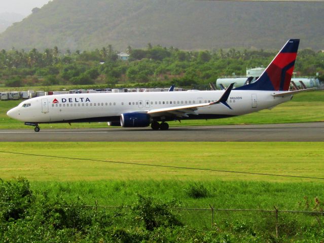 Boeing 737-900 (N868DN)