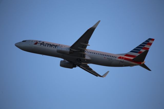 Boeing 737-800 (N965AN)