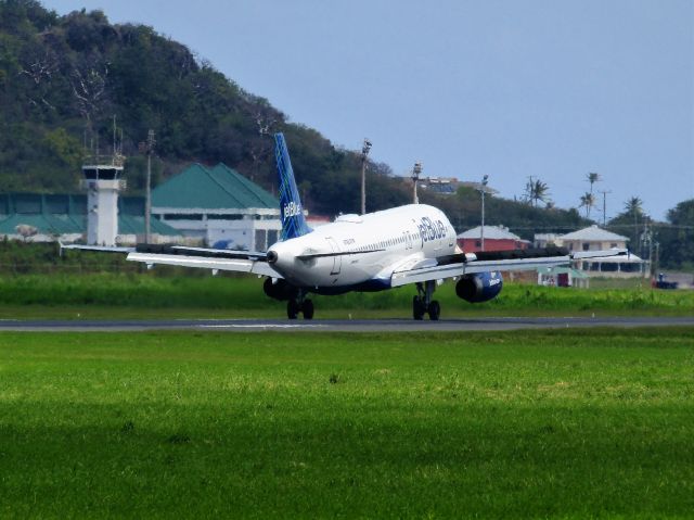 Airbus A320 (N768JB)