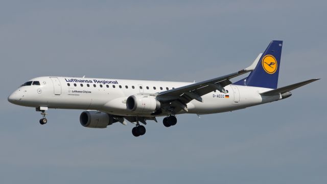 Embraer ERJ-190 (D-AECC)