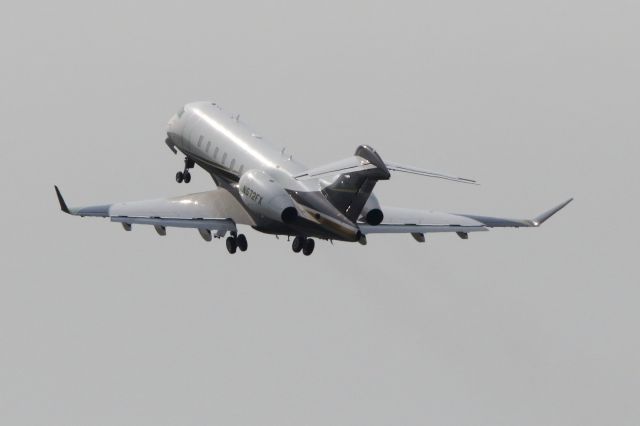 Canadair Challenger 350 (N572FX) - Off departure end RWY 16 PSM (Portsmouth Int'l at Pease, NH) heading to AVL (Asheville, NC)