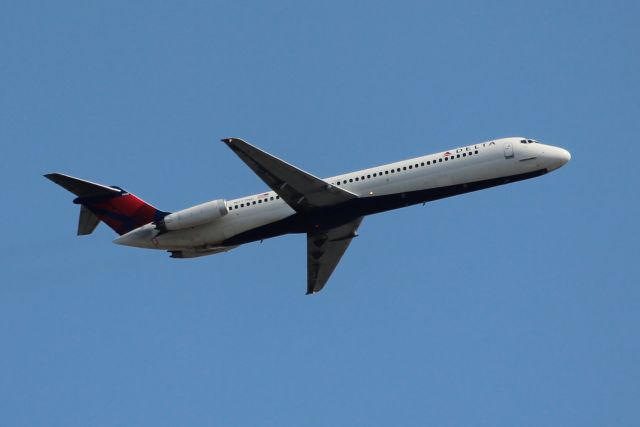 McDonnell Douglas DC-9-50 (N777NC) - Departing Nashville for Atlanta just after noon on 03/01/12