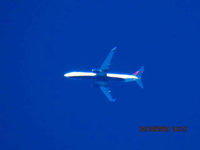 Boeing 737-900 (N805DN)