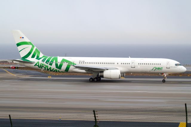 Boeing 757-200 (EC-LHL)
