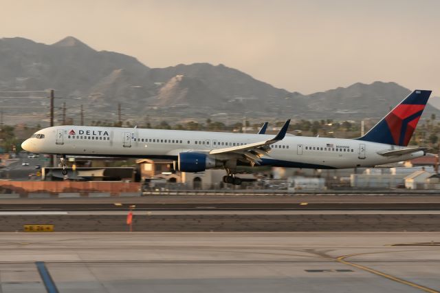 BOEING 757-300 (N585NW) - 3rd April, 2025: The delayed flight DL 1135 from Detroit is about to touch down on runway 26 at Phoenix Sky Harbor International Airport.