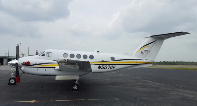 Beechcraft Super King Air 200 (N507GF) - Waffle House Corporate Plane. Wonder how many scrambled eggs does it take to purchase a BE20