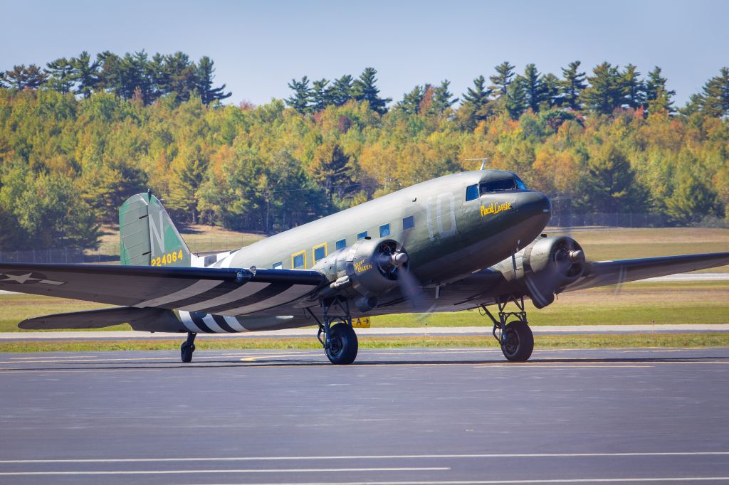 Douglas DC-3 (N74589)