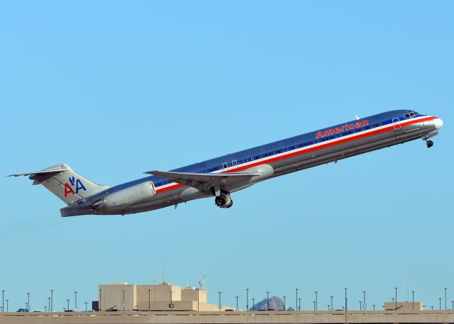 McDonnell Douglas MD-83 (N9402W)