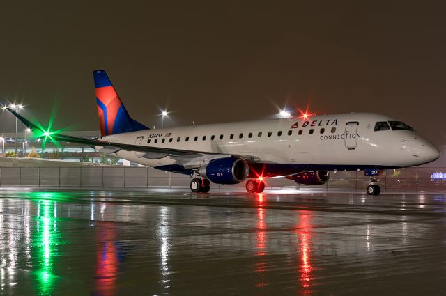 Embraer 170/175 (N244SY) - After pushing out to the MTX hanger in a downpour. Thanks to the MTX guys for holding so I could get a photo! Full quality photo: a rel=nofollow href=http://www.airliners.net/photo/Delta-Connection-%28SkyWest-Airlines%29/Embraer-175LR-%28ERJ-170-200LR%29/4023193http://www.airliners.net/photo/Delta-Connection-%28SkyWest-Airlines%29/Embraer-175LR-%28ERJ-170-200LR%29/4023193/a