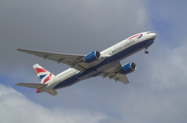 Boeing 777-200 (G-YMMC) - G-YMMC departing LGW on 05.05.2017 on BA2167 to Tampa.