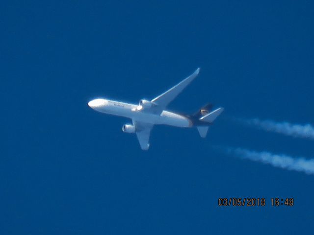 BOEING 767-300 (N324UP)