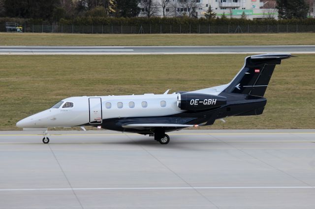 Embraer Phenom 300 (OE-GBH)