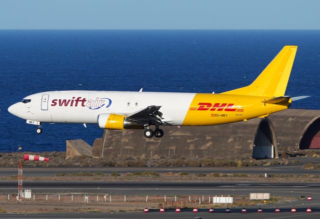 BOEING 737-400 (EC-MEY)