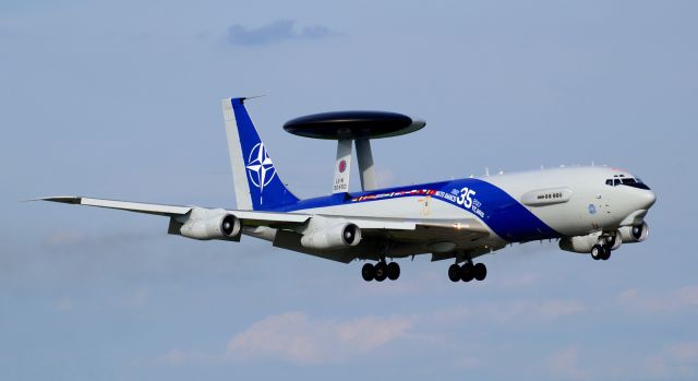 Boeing E-3F Sentry (LXN90450) - Landeanflug